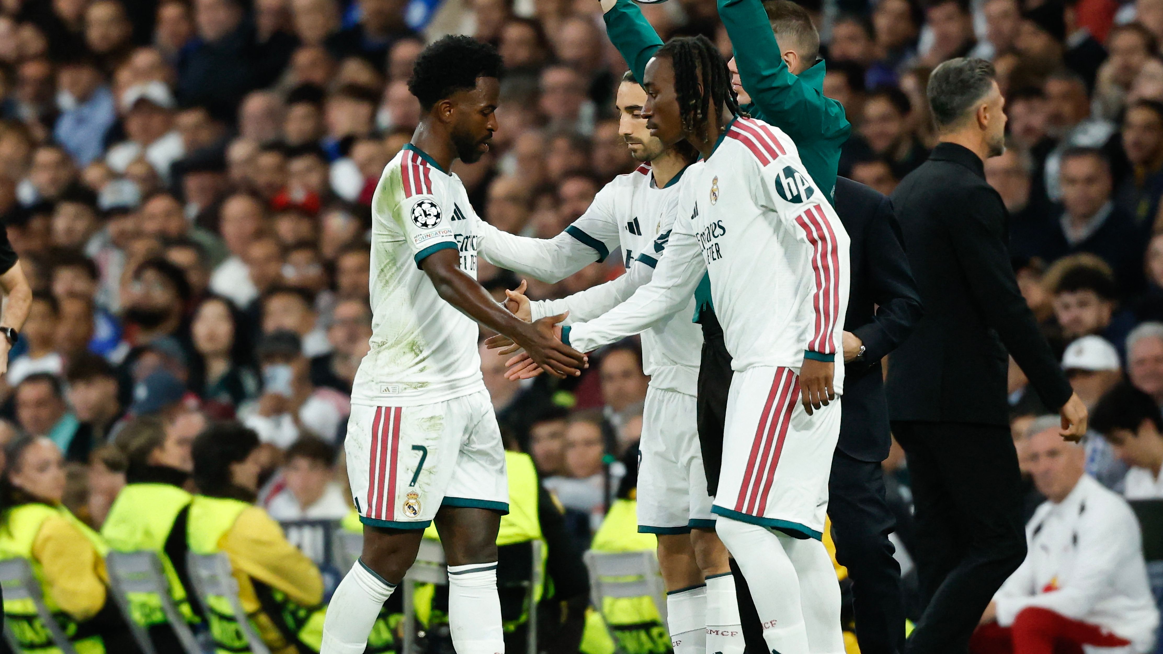 هدية فينيسيوس وبديله الذهبي.. هل أصبح ريال مدريد فريقًا جديدًا قبل الكلاسيكو؟