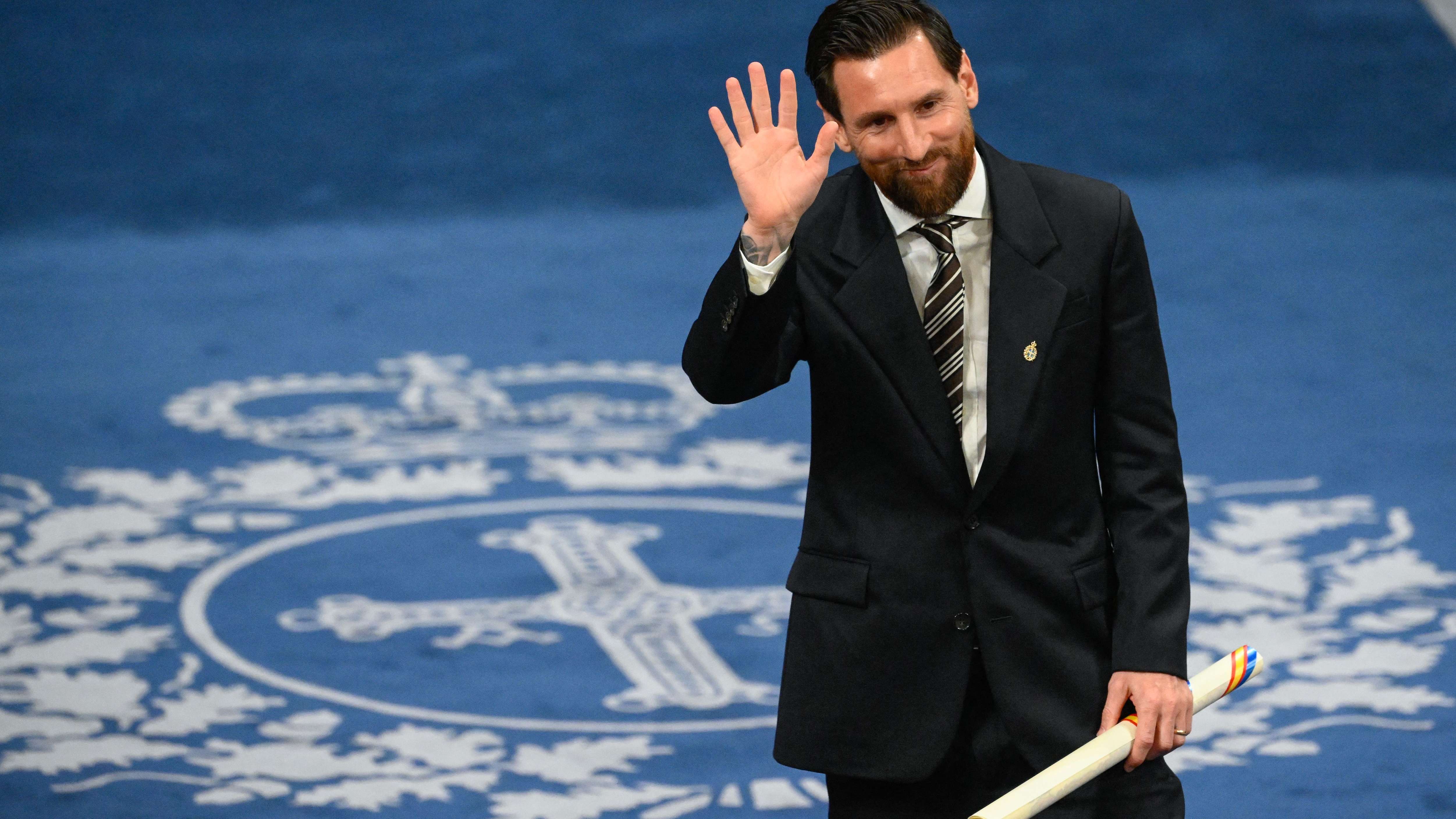 برشلونة ضد ريال مدريدبعد زيارة إسبانيا.. هل يشاهد ميسي الكلاسيكو من الكامب نو؟وماذا عن حفل الكرة الذهبية؟16:3423 أكتوبر 2026