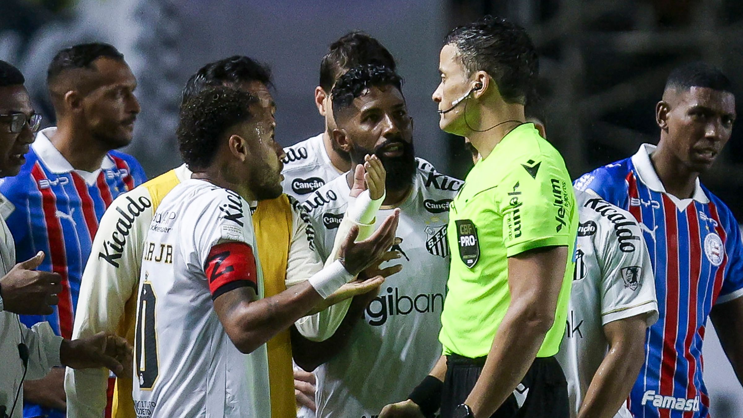 فيديو: قانون فينيسيوس يورط نيمار في الدوري البرازيلي