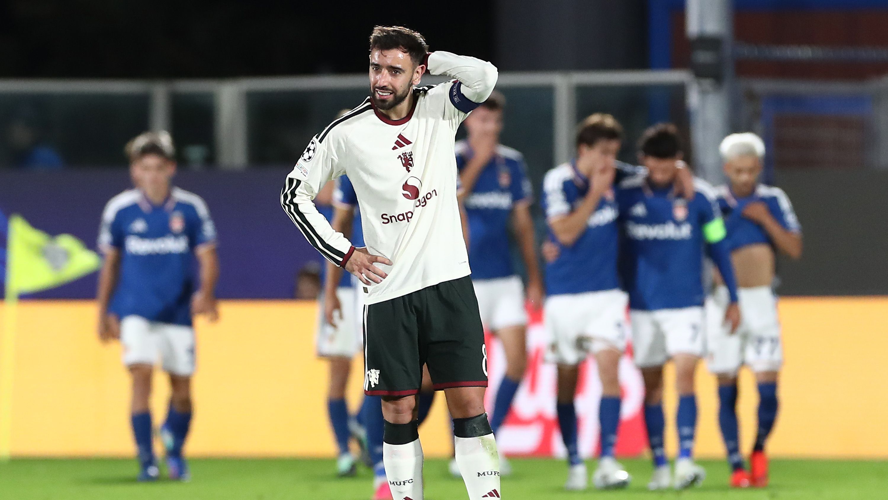 كاراجر يهاجم برونو فرنانديز: لولا كاريك لما فزت بجائزة الأفضل في البريميرليج