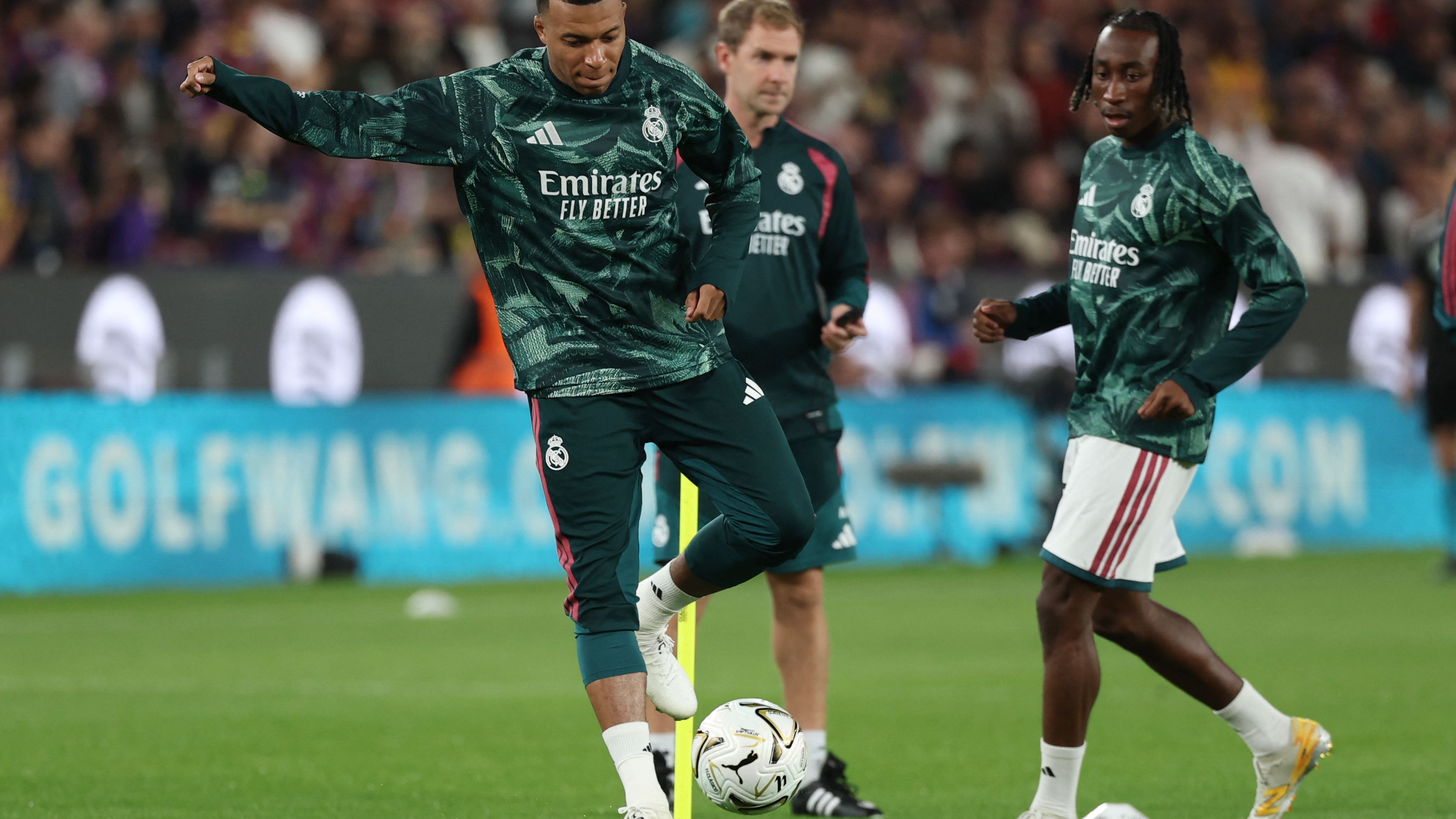 صافرات الغضب تستقبل ريال مدريد في كامب نو قبل انطلاق الكلاسيكو