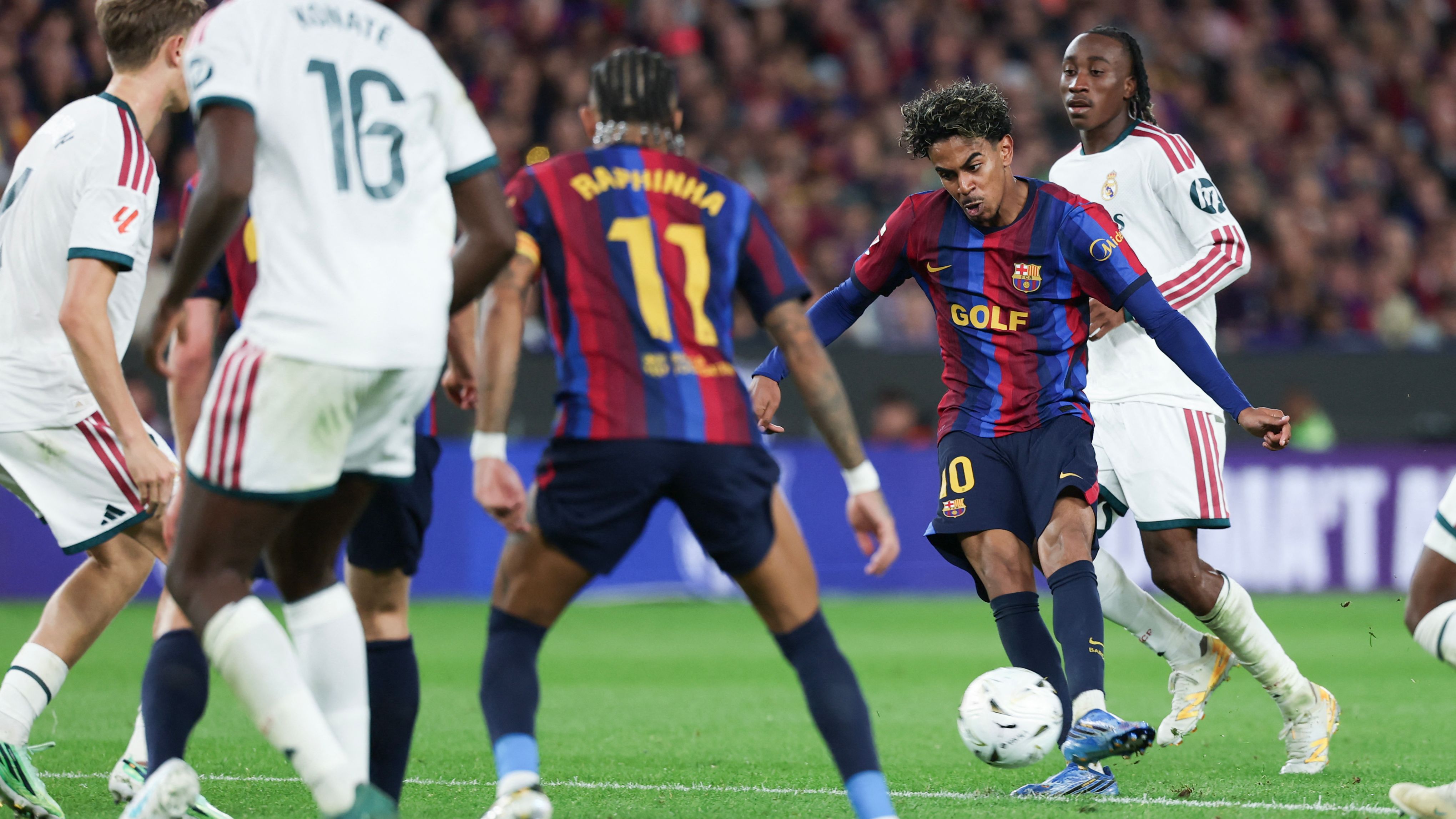 تحليل الكلاسيكو: مورينيو "القديم" يصطاد برشلونة في ليلة التوازن والأخطاء القاتلة