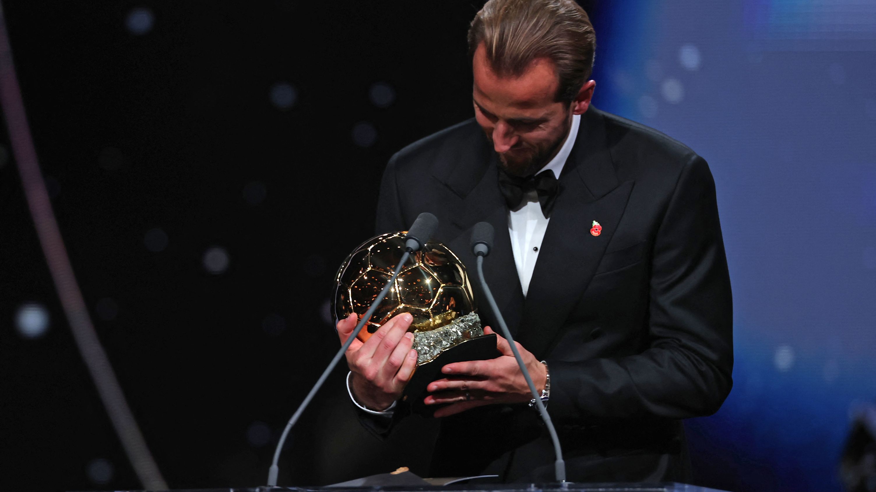 "يا لها من مصادفة!".. نجم ريال مدريد السابق يسخر من تتويج هاري كين بالكرة الذهبية
