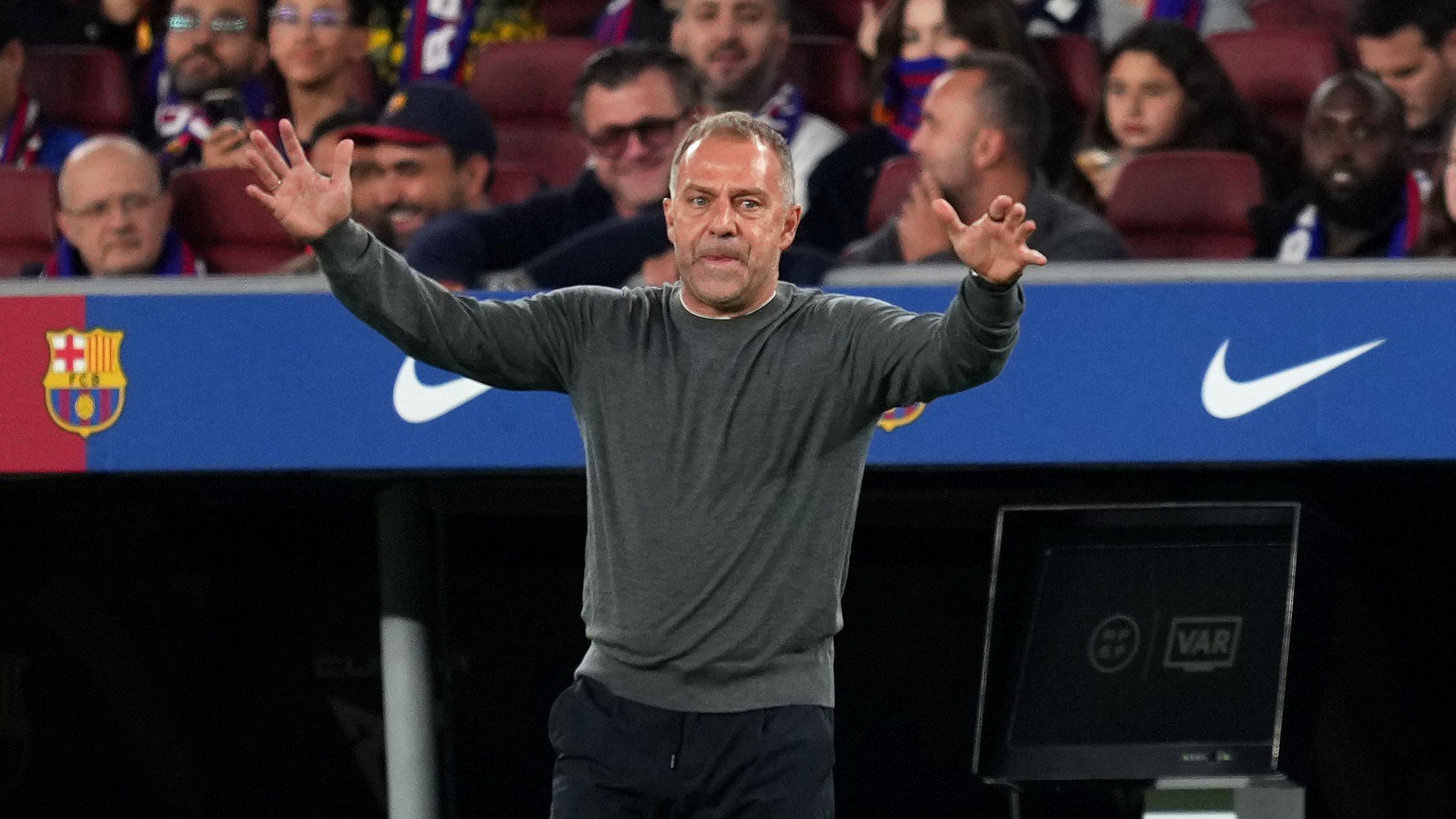 بسبب الكلاسيكو.. برشلونة يُغير خطته في الميركاتو الشتوي
