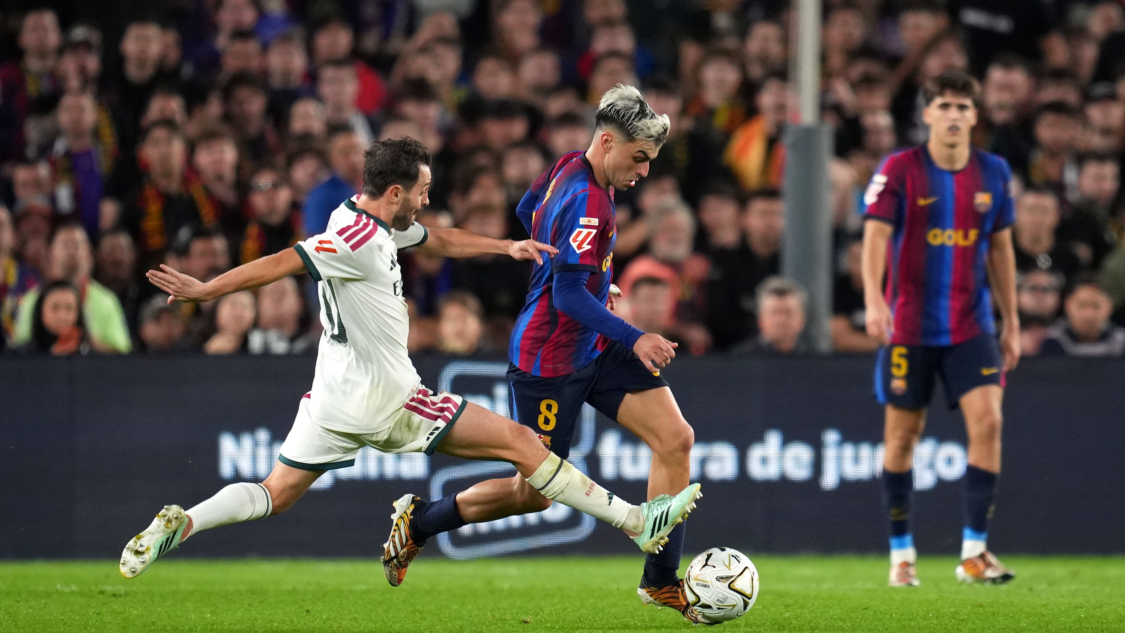 "كبرياء مدريد".. مبابي يقود الريال لصعق "برشلونة فليك" في قلب الكامب نو