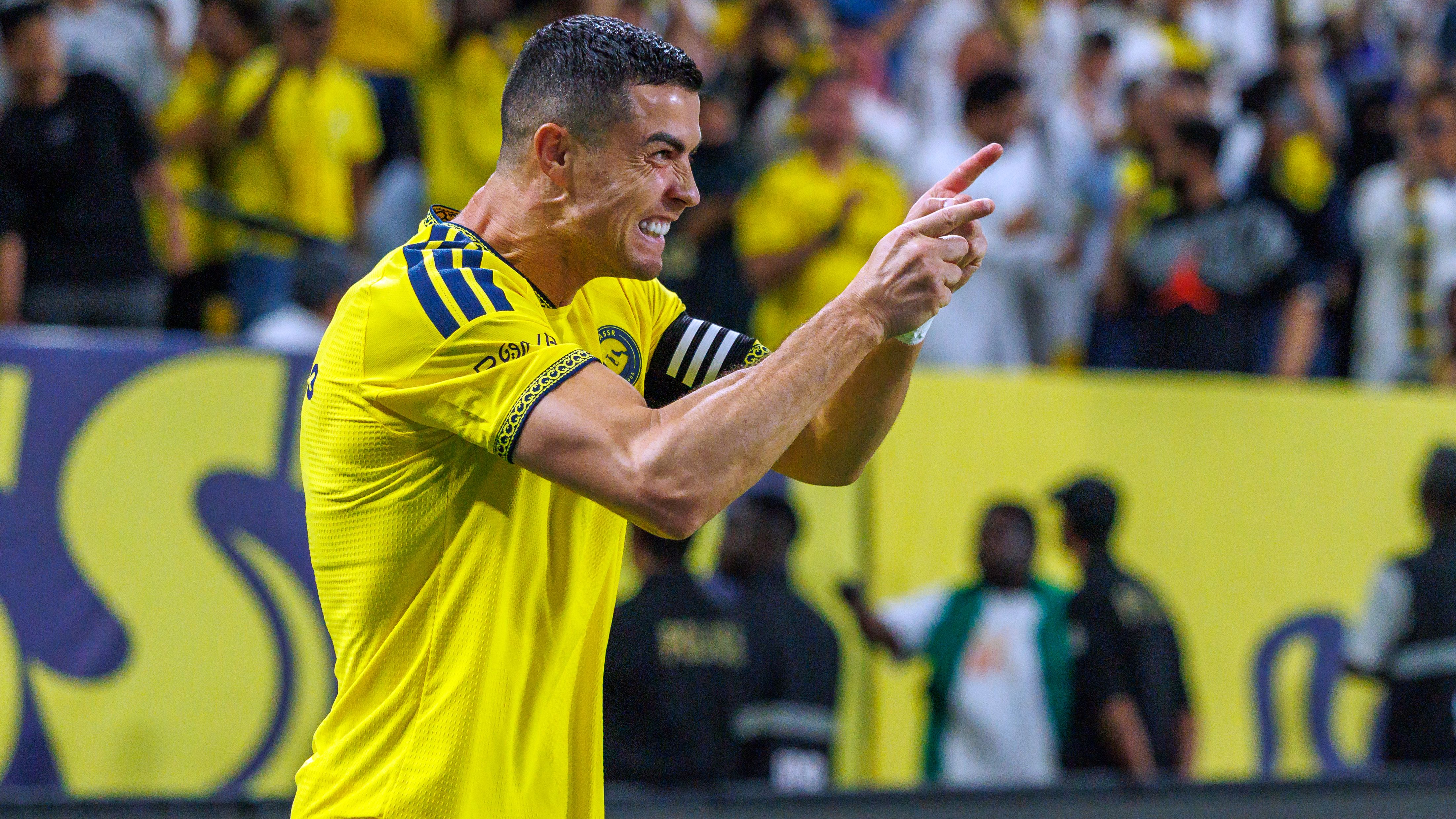 فيديو: بسيناريو هوليودي.. هاتريك رونالدو يقود النصر لفوز درامي أمام الخلود