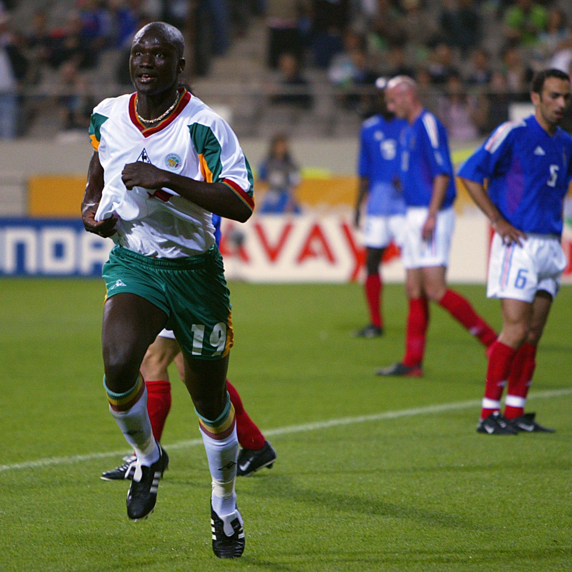Senegalese midfielder Pape Bouba Diop (L) celebrat
