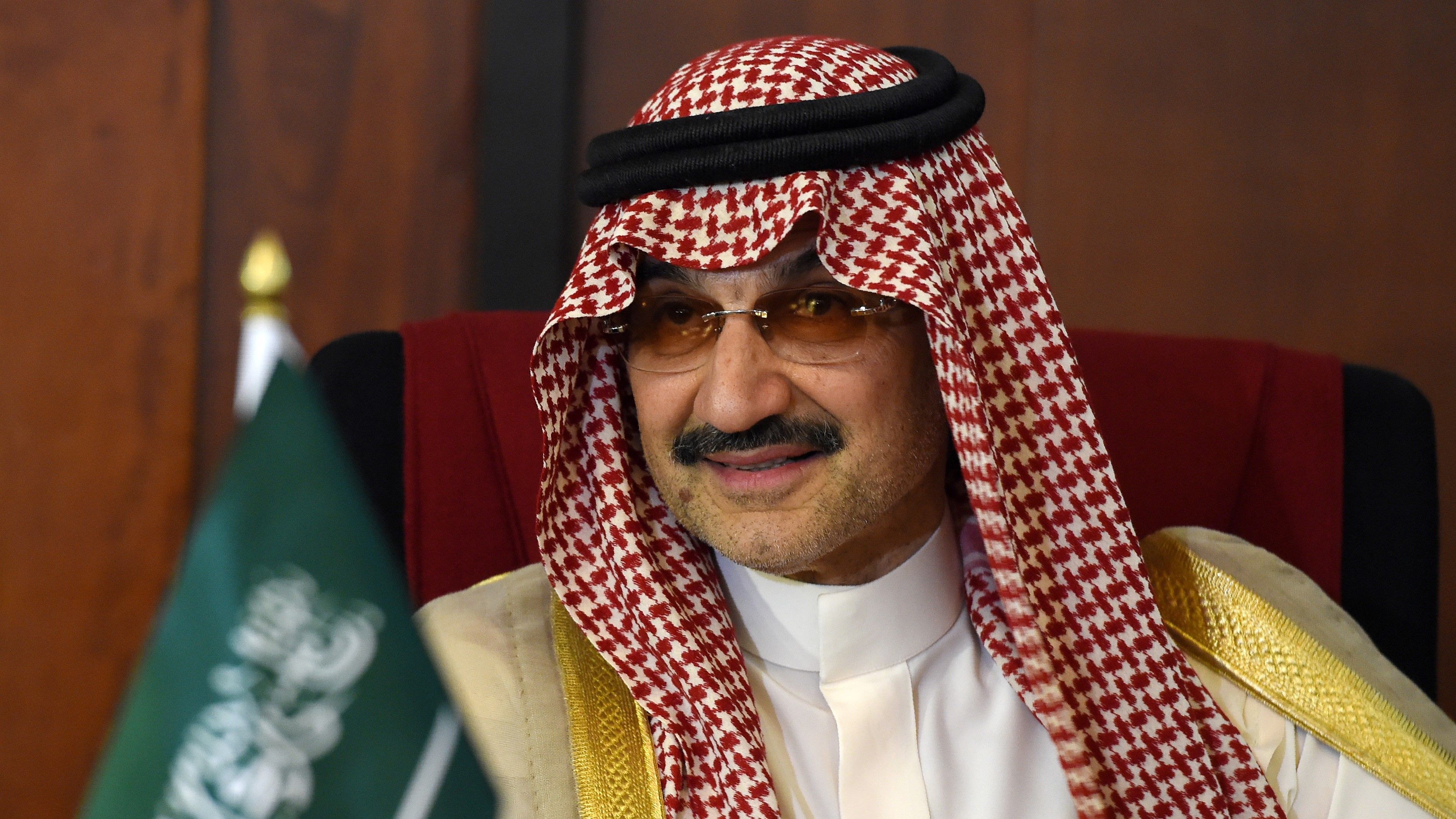 صفقة تاريخية: الوليد بن طلال يستحوذ على 70% من ملكية نادي الهلال السعودي