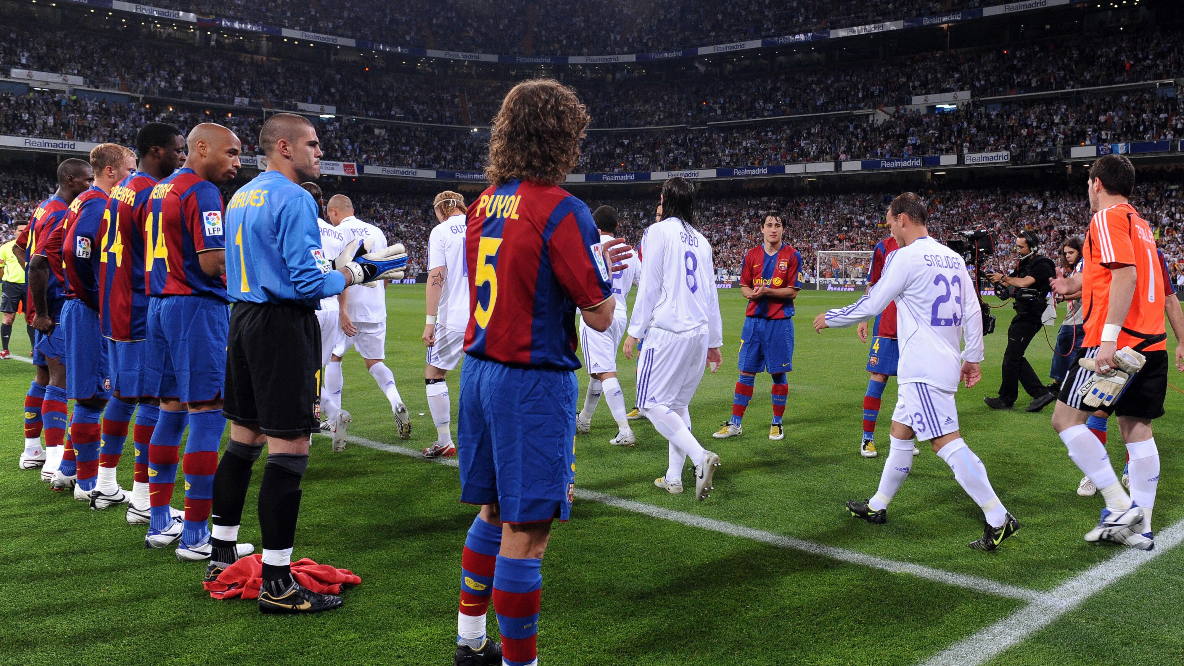 Barcelona's players greet to Real Madrid