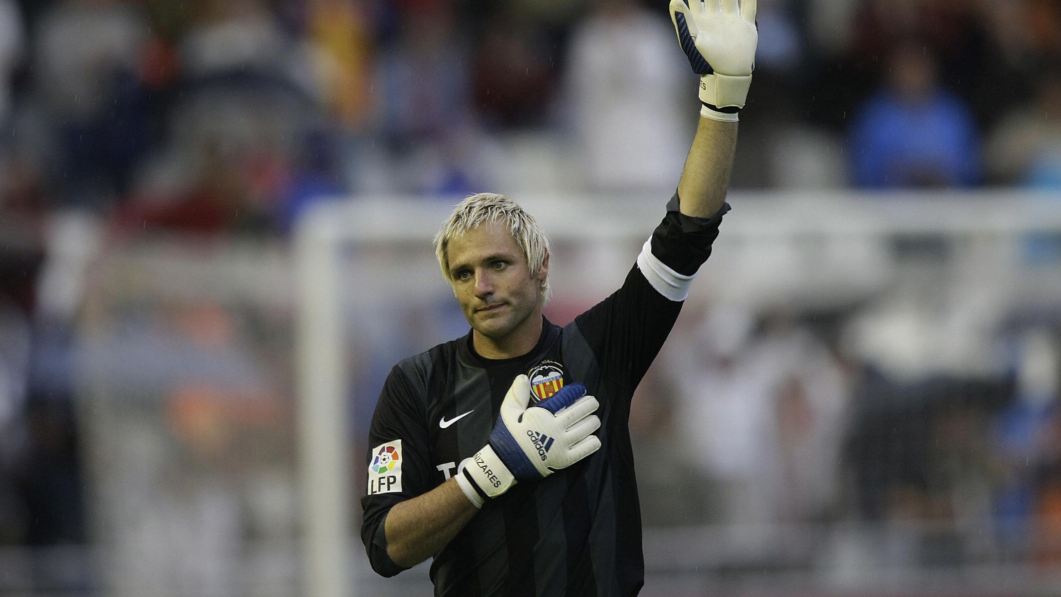 Valencia's goalkeeper Santiago Canizares