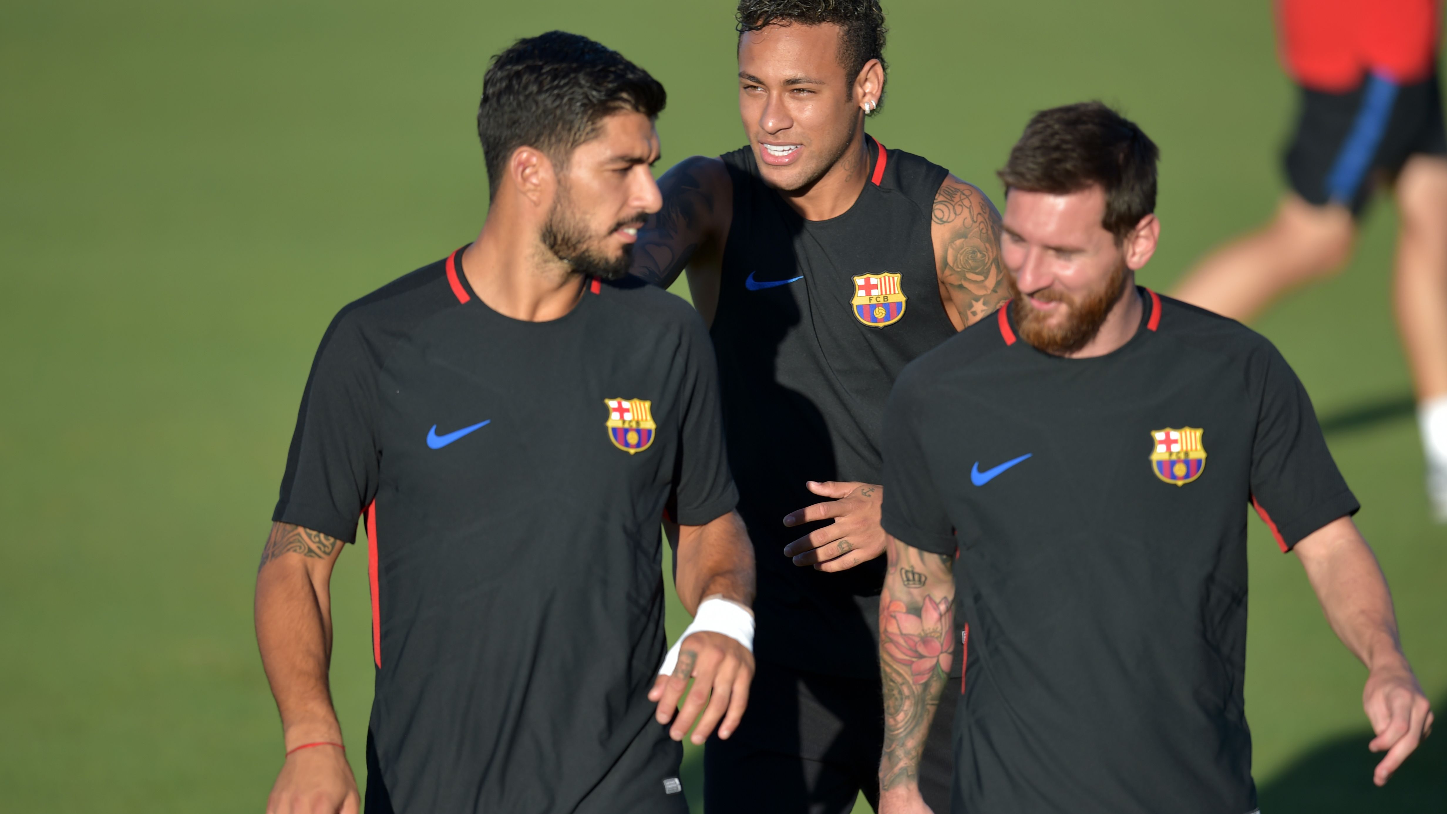 TOPSHOT-FBL-US-ICC-BARCELONA-TRAINING