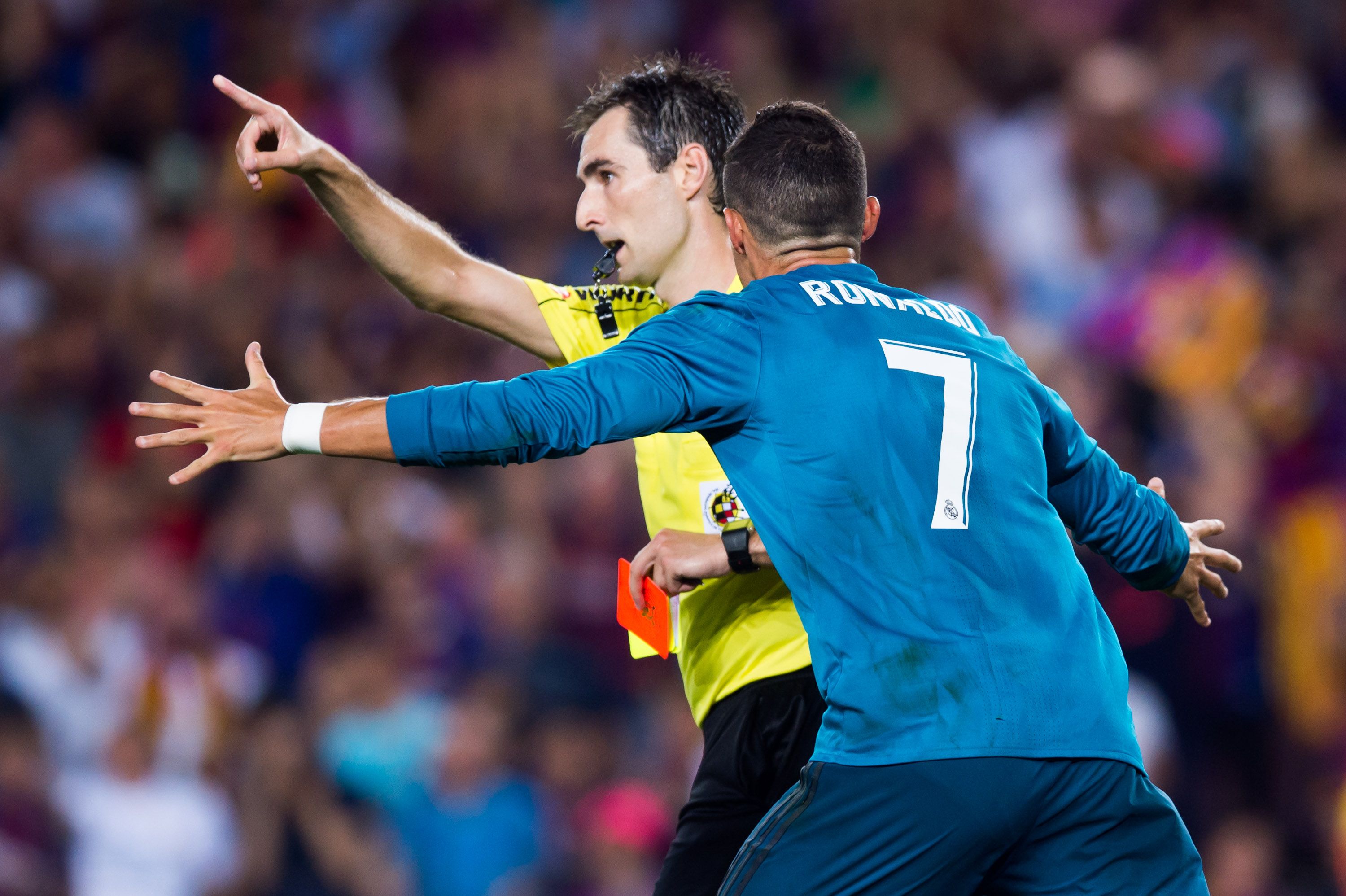 FC Barcelona v Real Madrid - Supercopa de Espana: 1st Leg