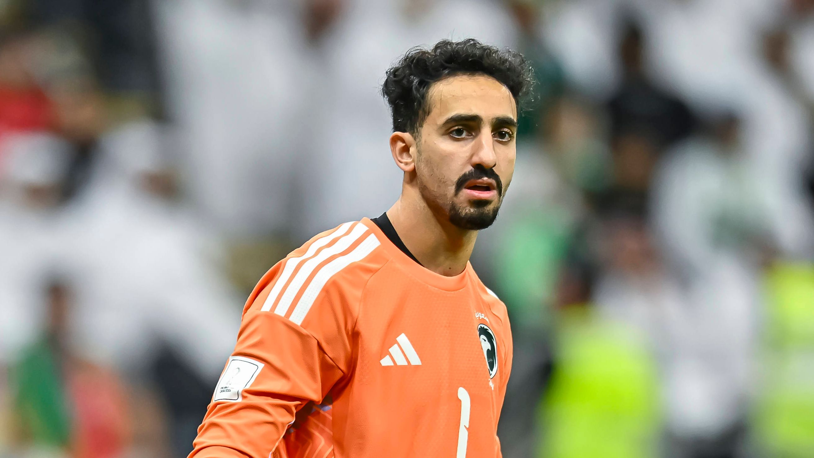 بالفيديو: خرج على نقالة.. العقيدي يفسد انتصار السعودية على الكويت
