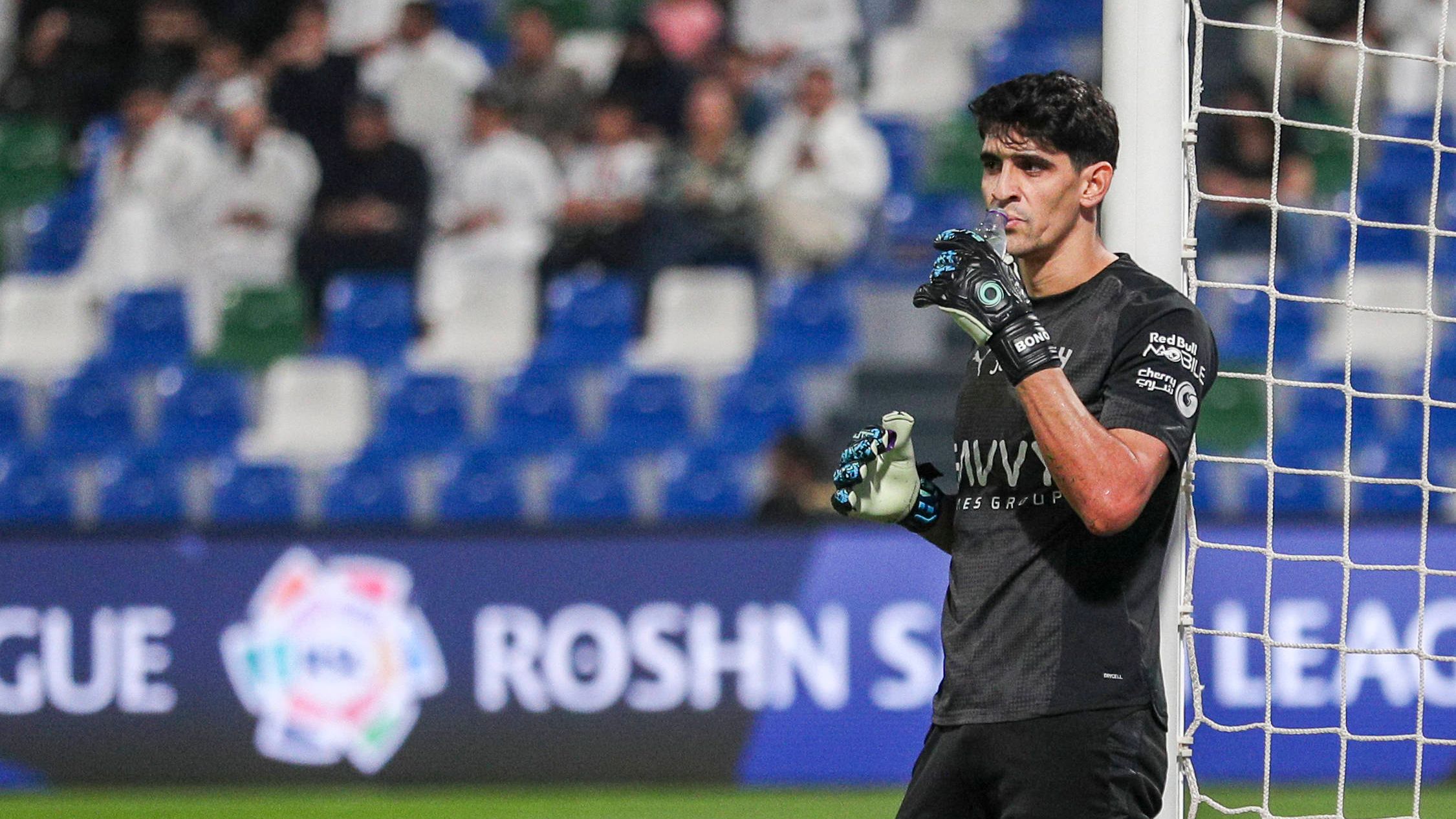 تحركات خلف الكواليس.. ماذا يحدث بين الهلال وبونو؟