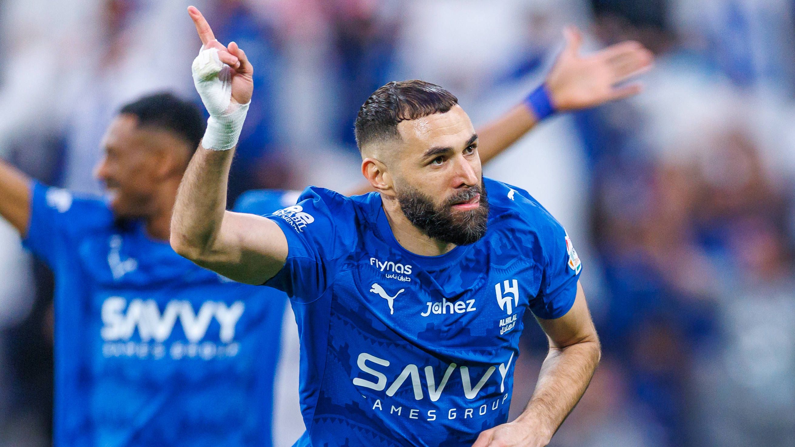 الهلال يضغط بحسم صفقة واتكينز لتعويض بنزيما بعرض جديد