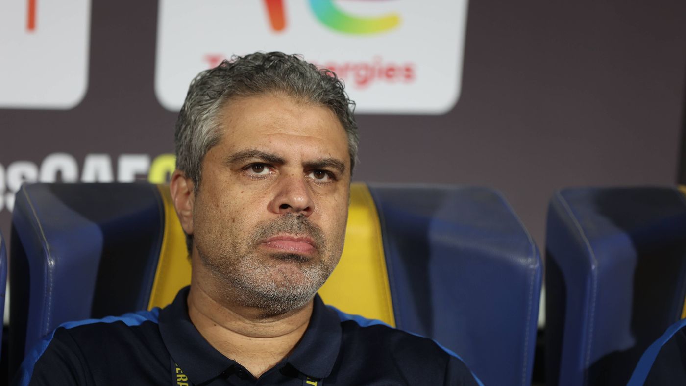 مدرب الزمالك في غرفة العمليات بعد صدمة القمة.. وزوجته: ربنا يطمنّا عليك