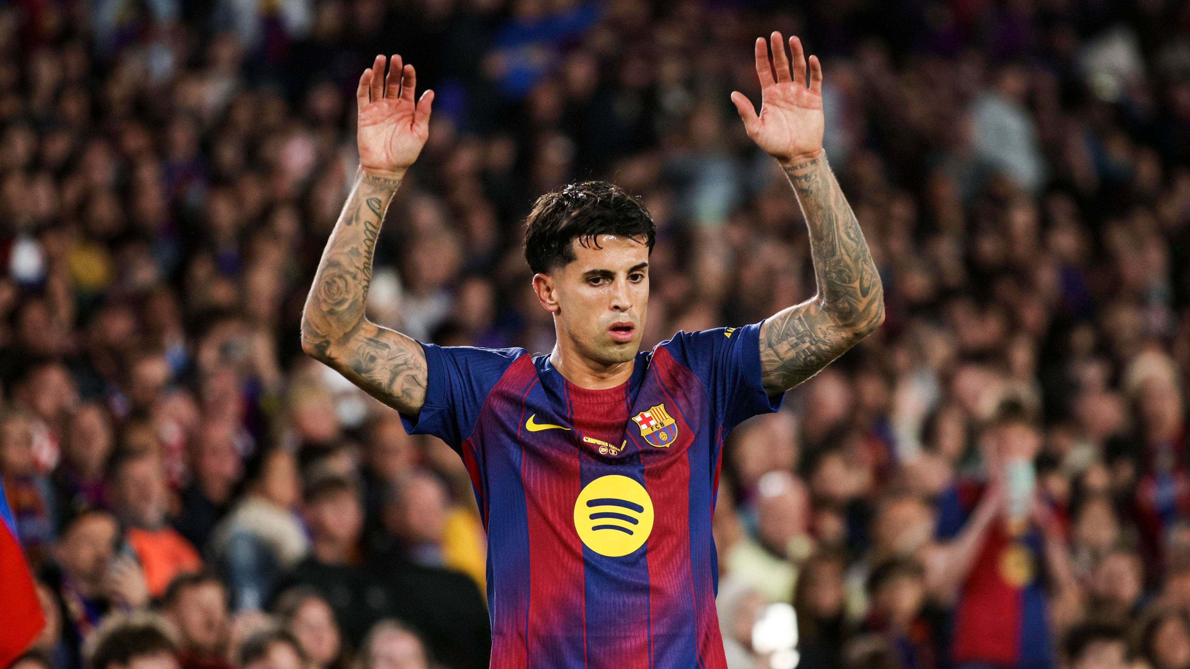 تطور جديد بين برشلونة والهلال حول كانسيلو