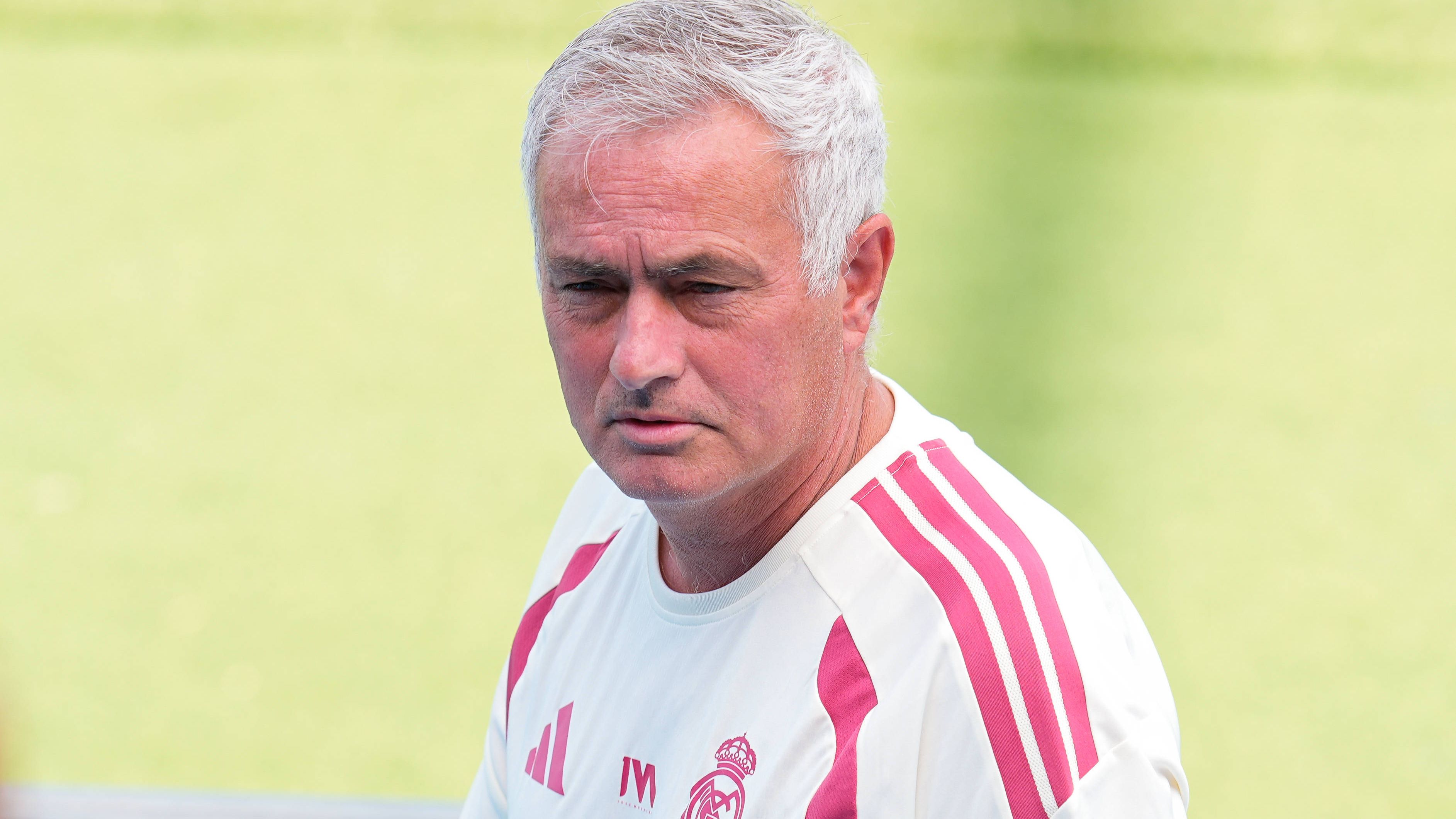 أزمة تضخم تهدد ريال مدريد.. ومورينيو يحدد 3 أسماء للرحيل