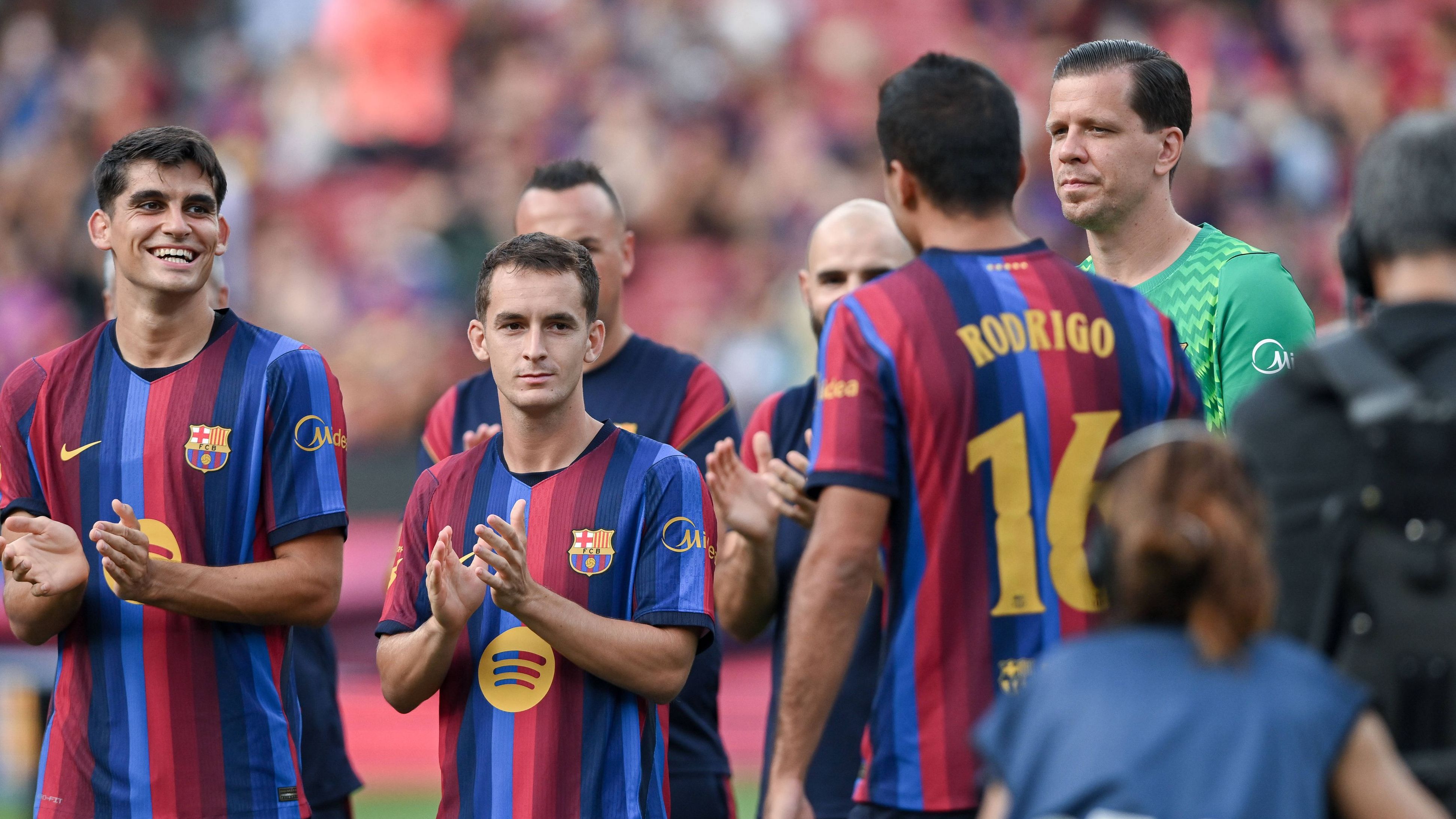 لقد انكسر.. نجم برشلونة يتعرض لإصابة قوية