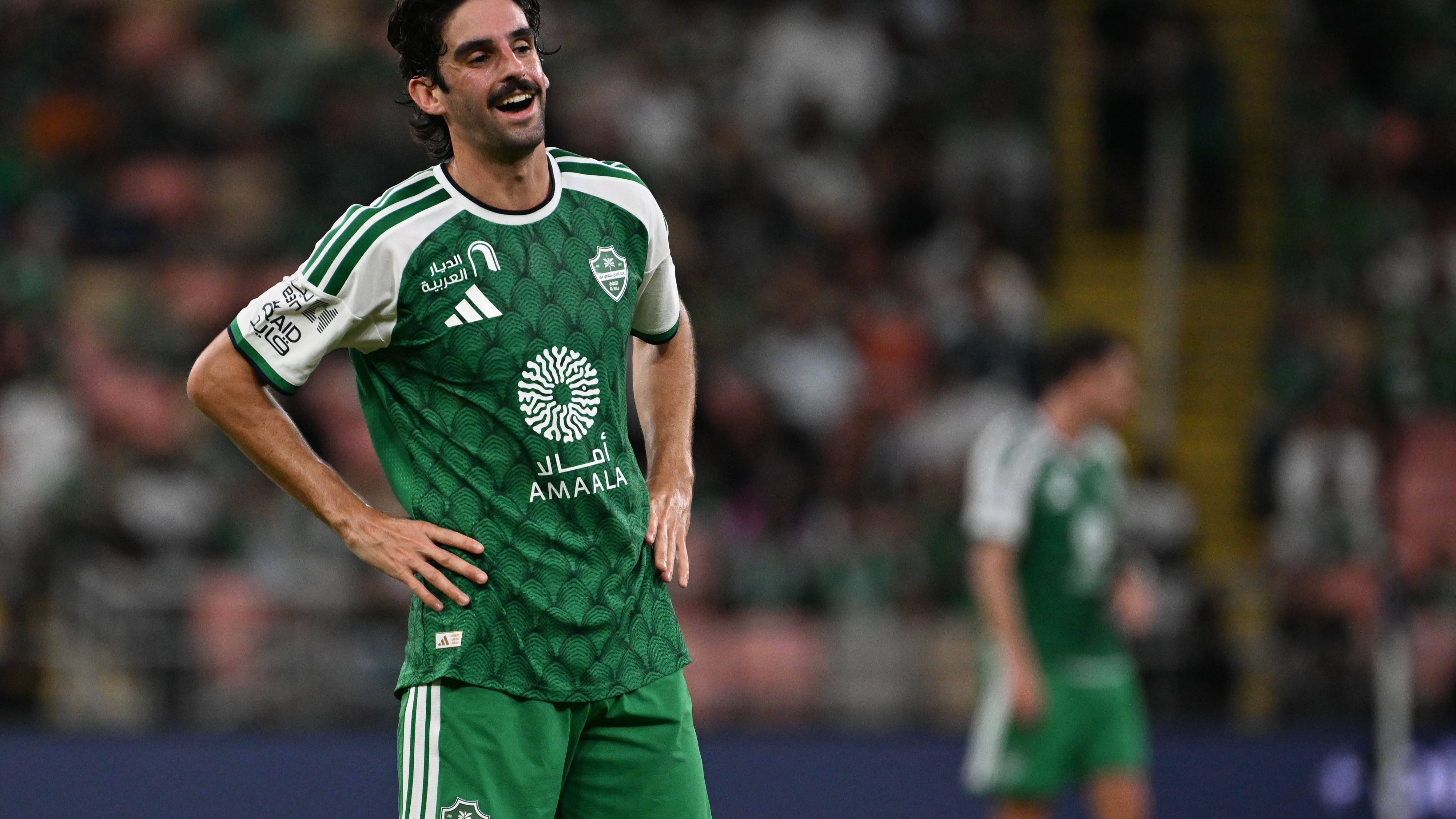 ما القنوات الناقلة لمباراة الأهلي والحزم في دوري روشن السعودي 2026-2027؟ وكيف تشاهدها عبر الإنترنت؟