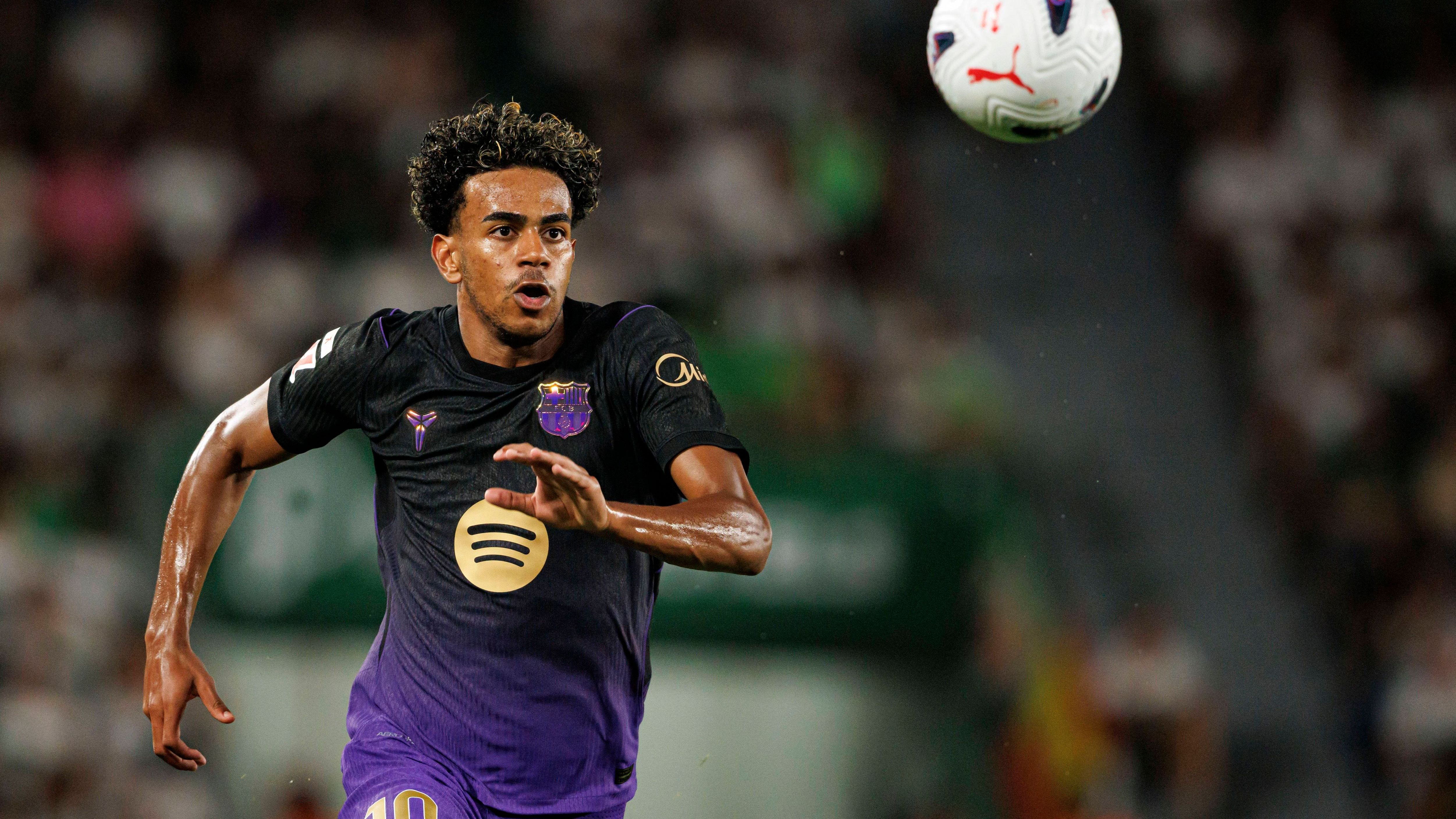 ما القنوات الناقلة لمباراة برشلونة وأتلتيك بيلباو في الدوري الإسباني 2026-2027؟ وكيف تشاهدها عبر الإنترنت؟