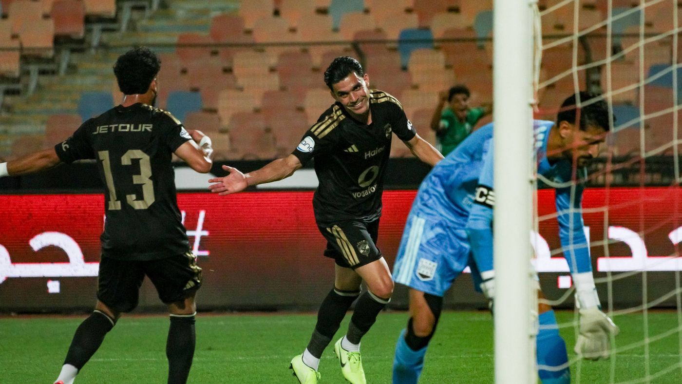 ما القنوات الناقلة لمباراة الأهلي وسموحة في الدوري المصري 2026-2027؟ وكيف تشاهدها عبر الإنترنت؟