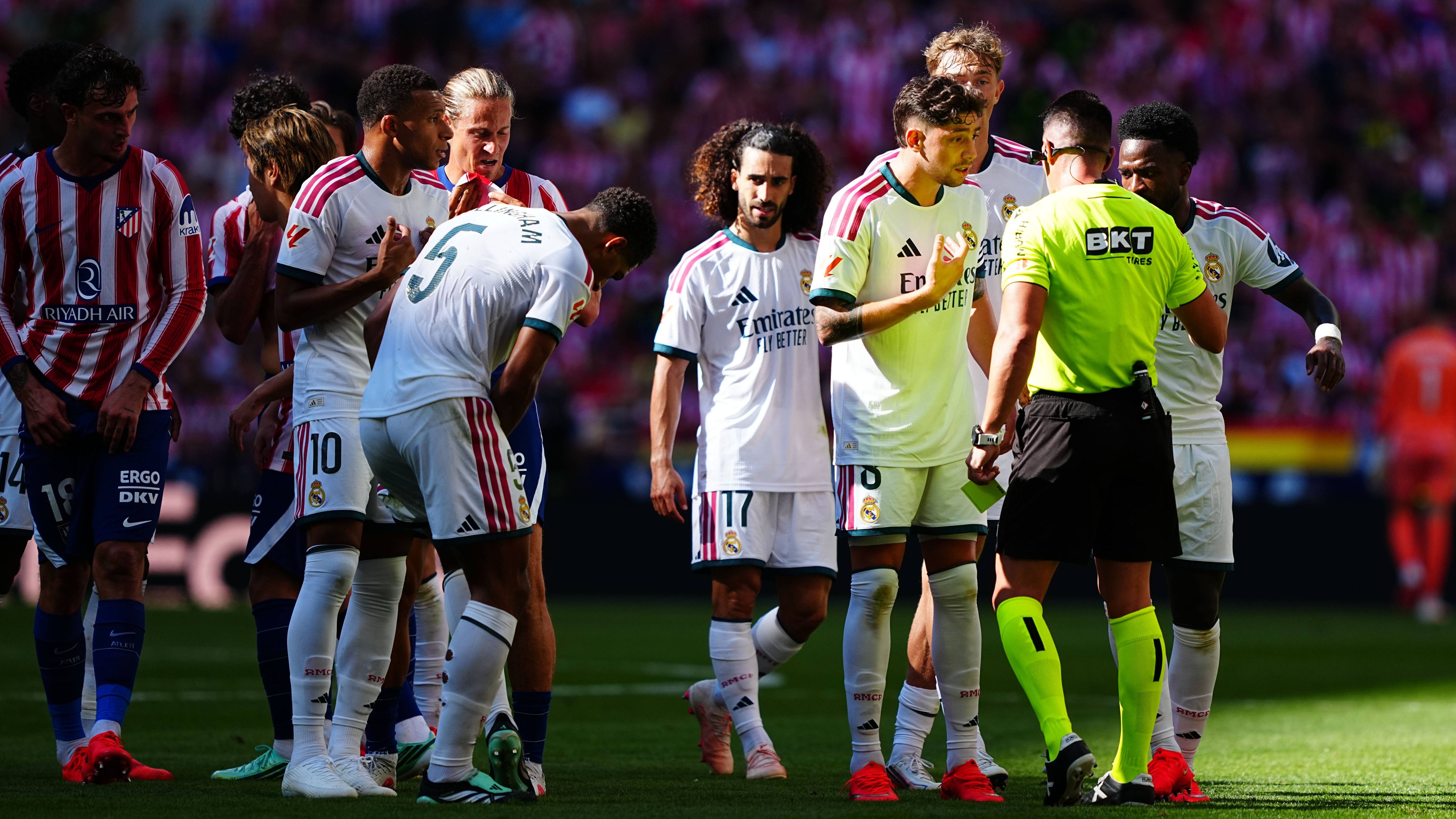 الديربي لم يكن الصدمة الوحيدة.. ضربة جديدة تضرب ريال مدريد بإصابة نجمه
