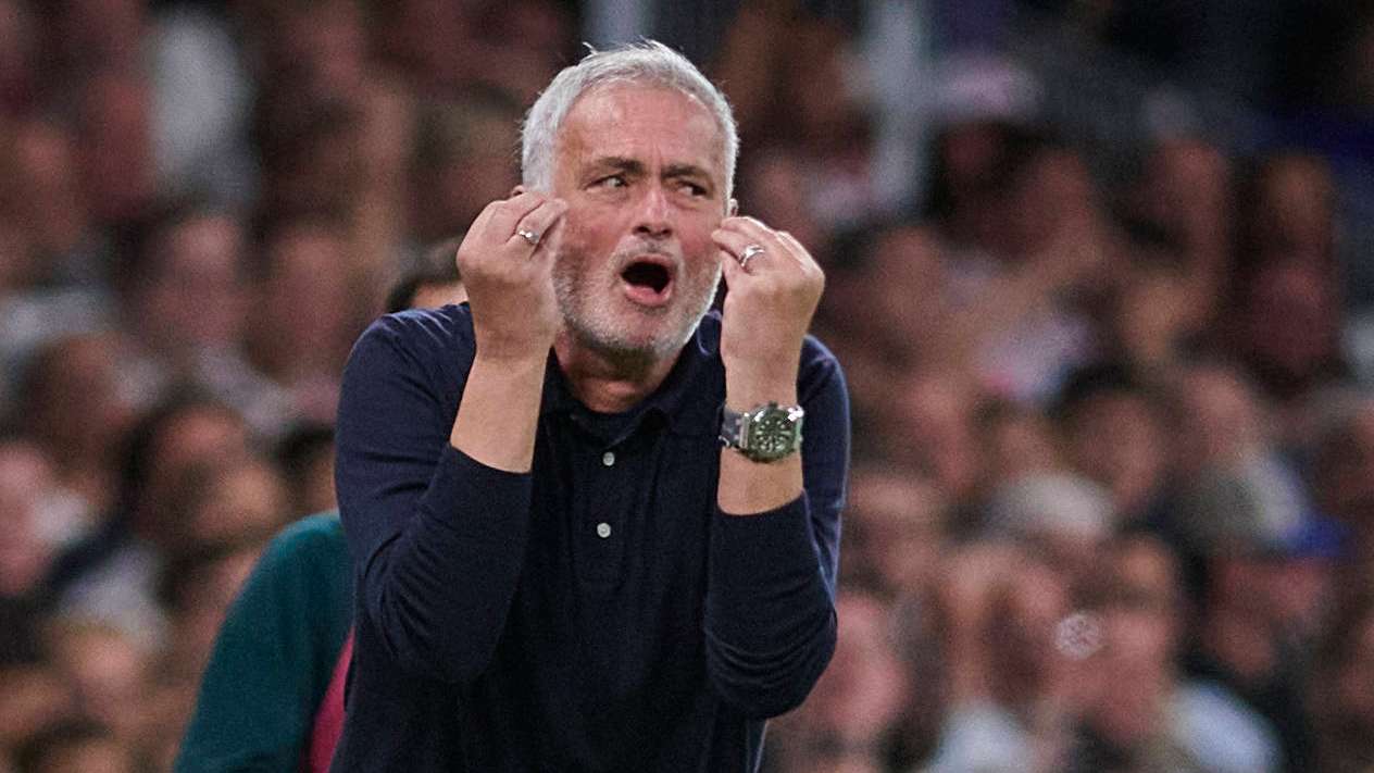 ريال مدريد ضد فياريالمن أجل الكلاسيكو.. مورينيو يرفض عقد مؤتمر صحفي بعد لقاء فياريال!مورينيو يتجنب الحديث عن التحكيم قبل الكلاسيكو18:0110 أكتوبر 2026