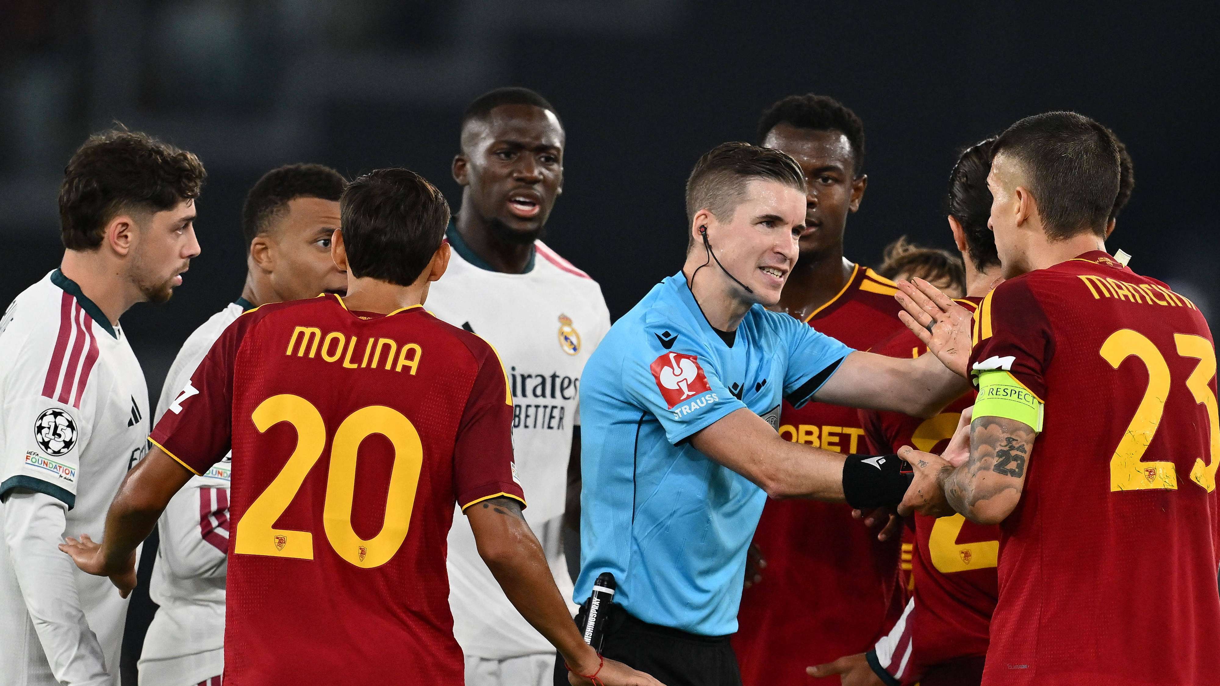 روما ضد ريال مدريدبعد جدل مصر والأرجنتين.. التكنولوجيا تنقذ ليتكسير من فضيحة في لقاء الريال وروما"إلغاء هدفين صحيحين ليس أمرًا هينًا".. تقييم ضعيف للحكم الفرنسي ومساعديه05:3615 أكتوبر 2026