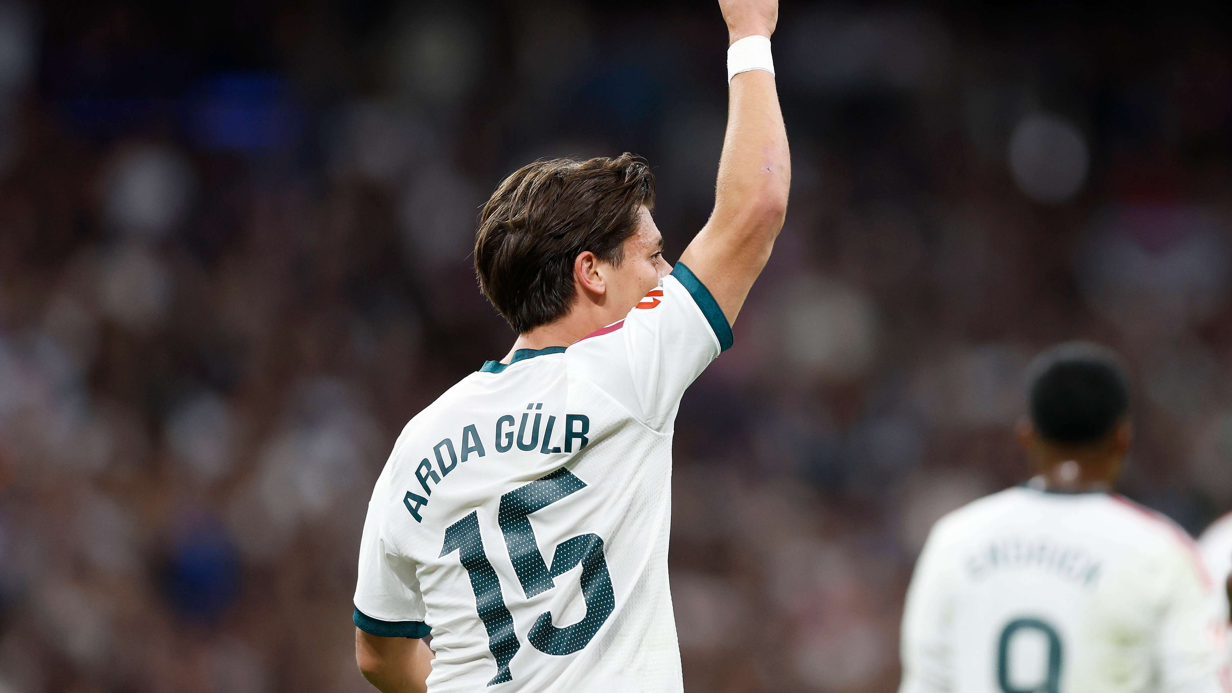 ريال مدريد ضد إشبيليةفيديو: "أرشيفو فار" يفجر مفاجأة بشأن لقطة أردا جولر أمام إشبيليةما تعليقك؟16:1818 أكتوبر 2026
