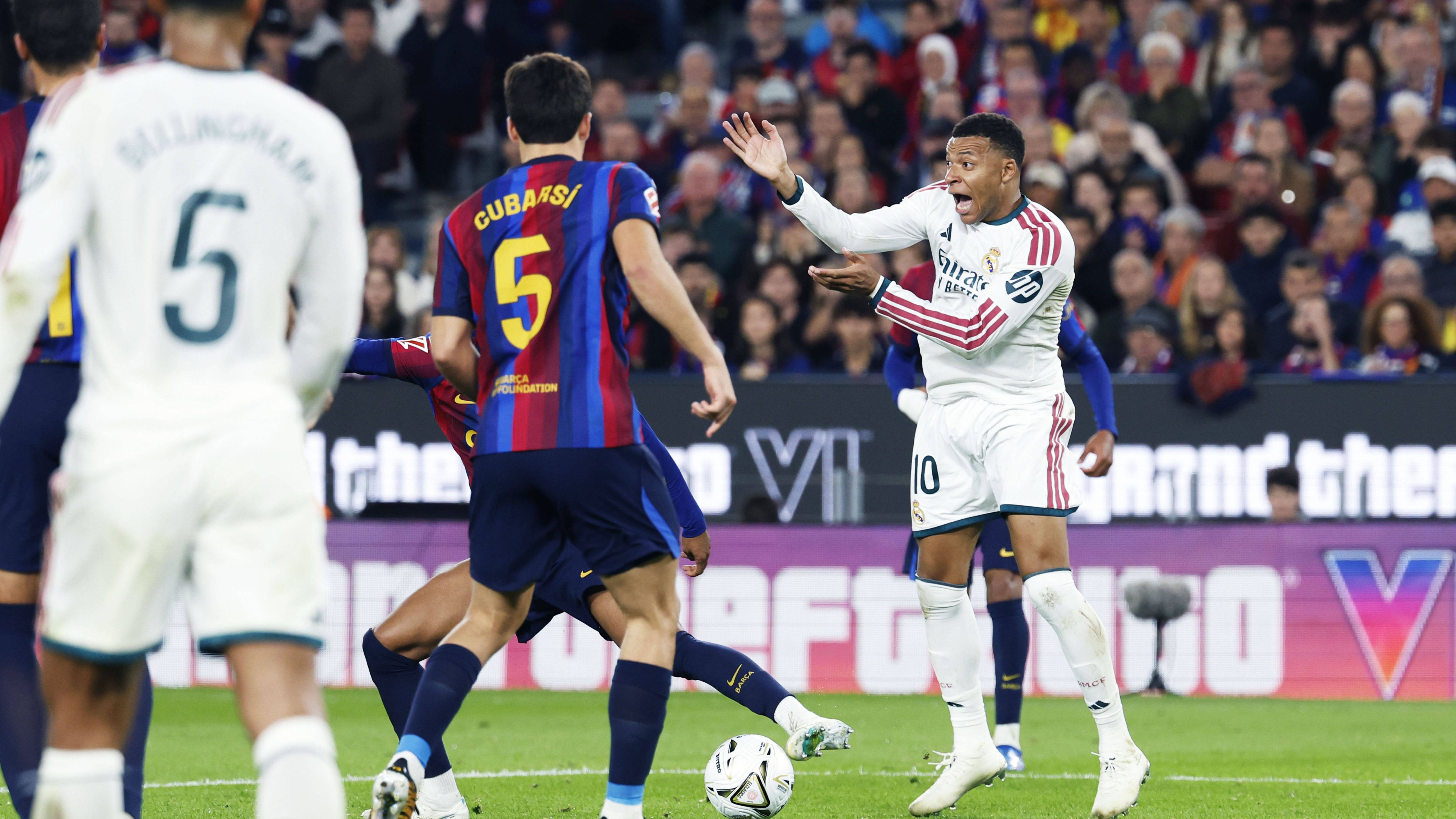 خبير يوضح لكووورة.. لماذا رفض حكم الكلاسيكو احتساب ركلة جزاء لريال مدريد؟