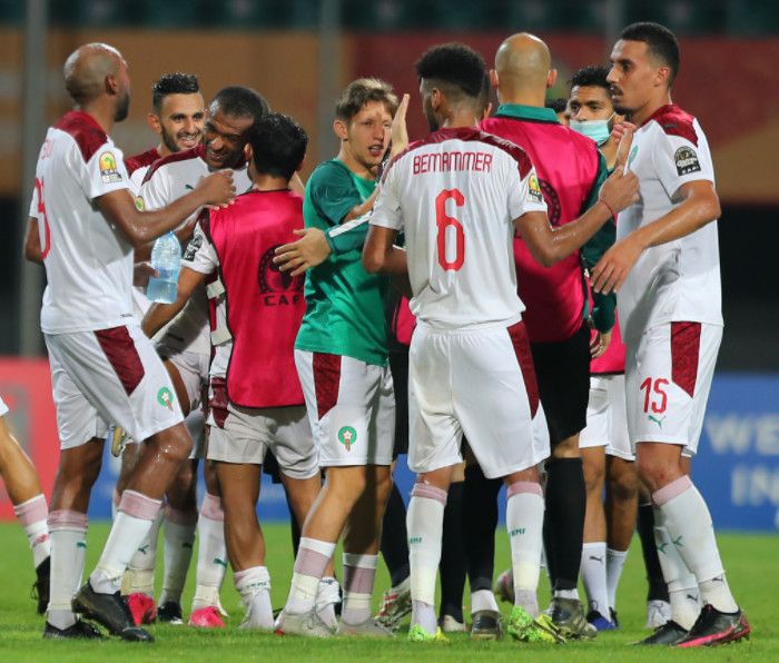 النمساوي مع لاعبي المنتخب