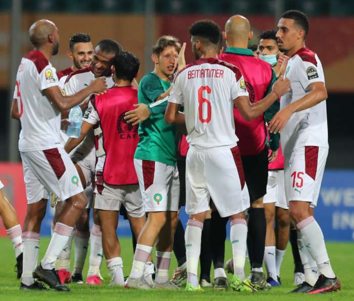 النمساوي مع لاعبي المنتخب