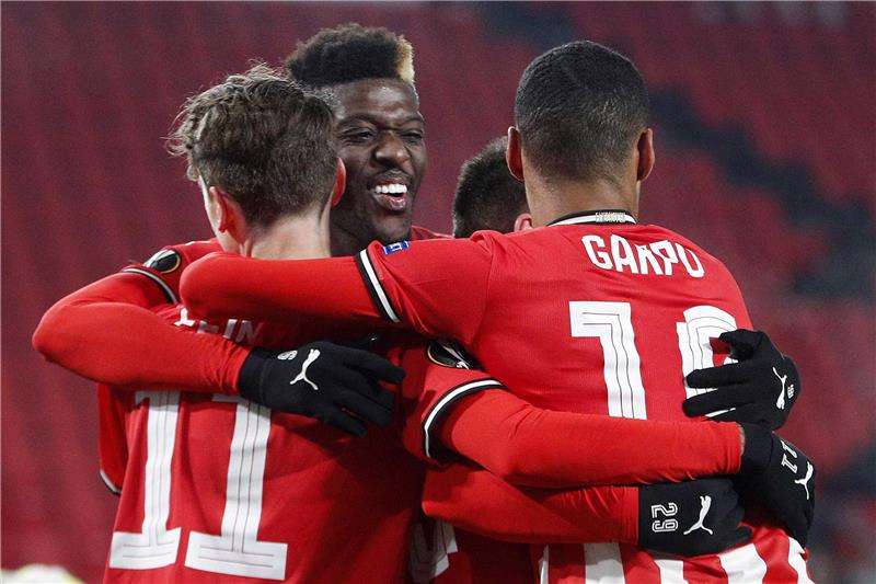 لاعبو إيندهوفن 