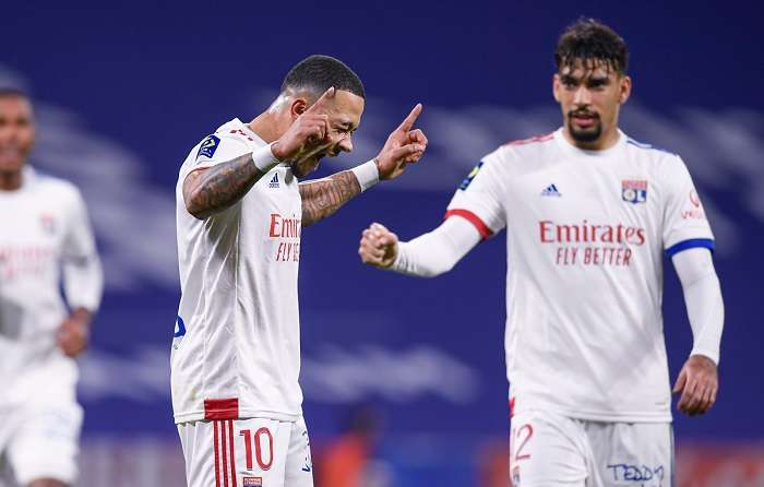 فرحة لاعبي ليون 