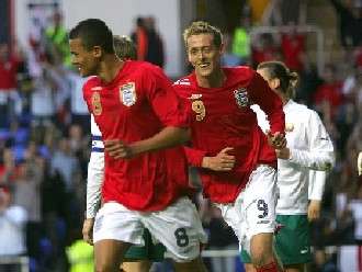 فرحة جيناس بهدفه