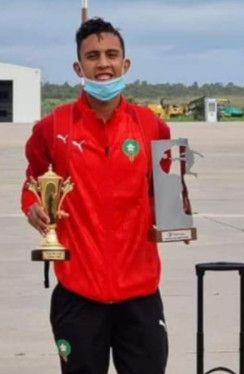 سفيان رحيمي نجم المنتخب المحلي