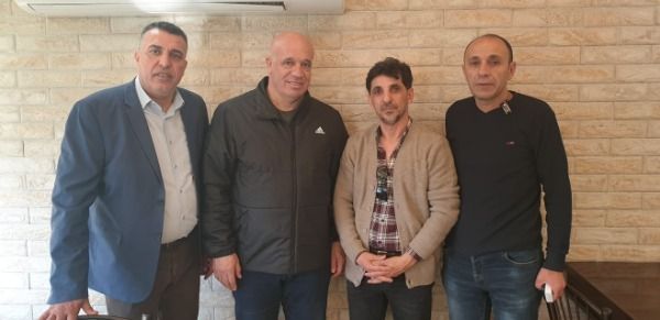 خضر عبيد الثالث من اليمين