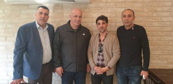 خضر عبيد الثالث من اليمين