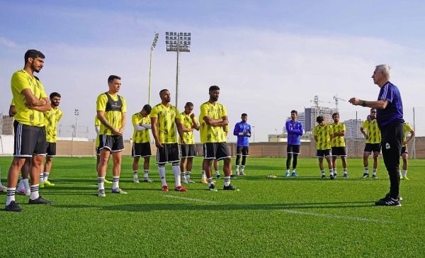 من مران منتخب الإمارات