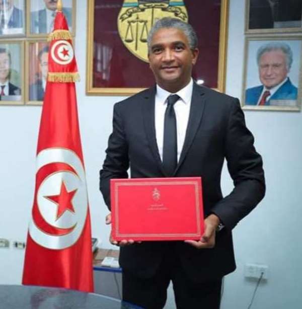 وزير الرياضة كمال دقيش