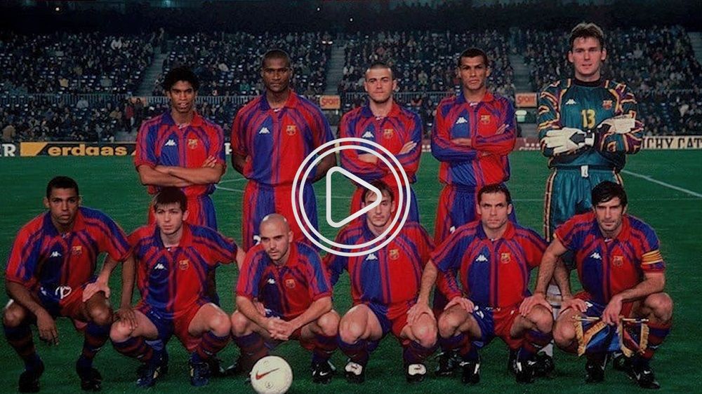 لاعبو برشلونة في لقاء 1999