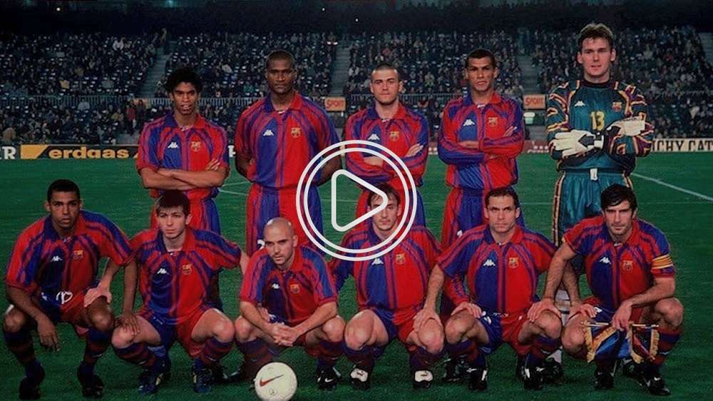 لاعبو برشلونة في لقاء 1999