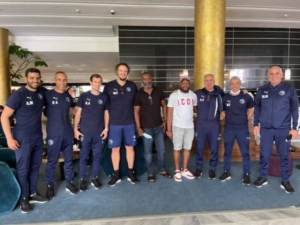 ديفونيه مع بعثة بيراميدز