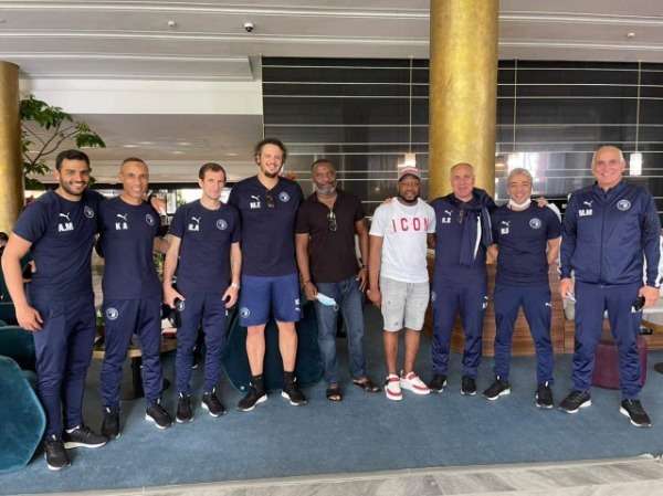 ديفونيه مع بعثة بيراميدز