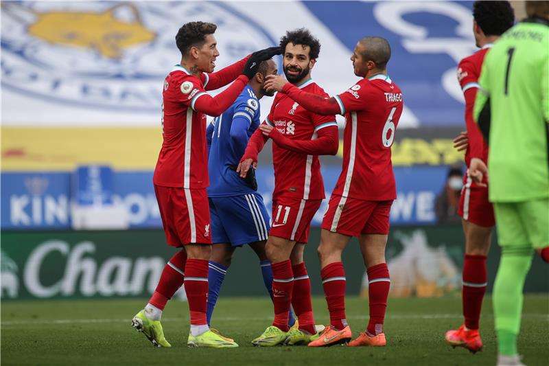 صلاح يحتفل مع فيرمينو