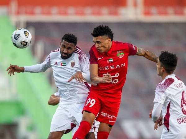 من مباراة شباب الأهلي والوحدة