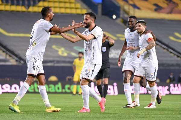 لاعبو الشباب 