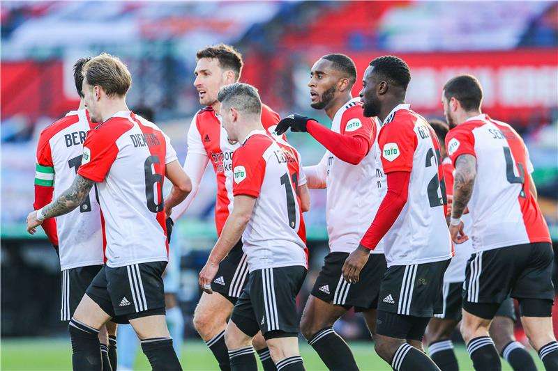 لاعبو فينورد