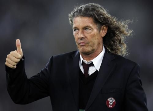 2011-02-042011-02-04t095405z_01_ac901_rtridsp_3_soccer-qatar-metsu_reuters